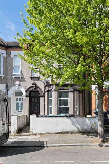Modern 3 Bed Apartment In Tottenham Londra Esterno foto