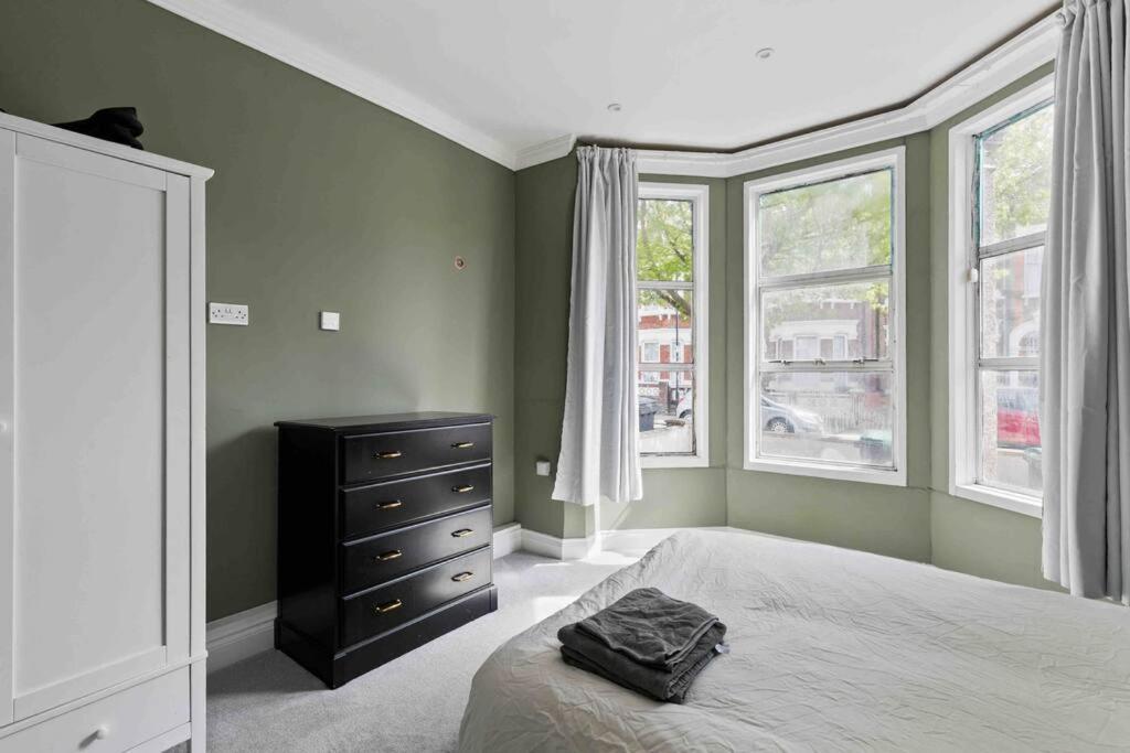 Modern 3 Bed Apartment In Tottenham Londra Esterno foto