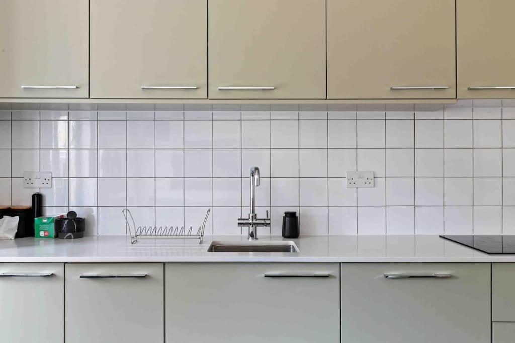 Modern 3 Bed Apartment In Tottenham Londra Esterno foto