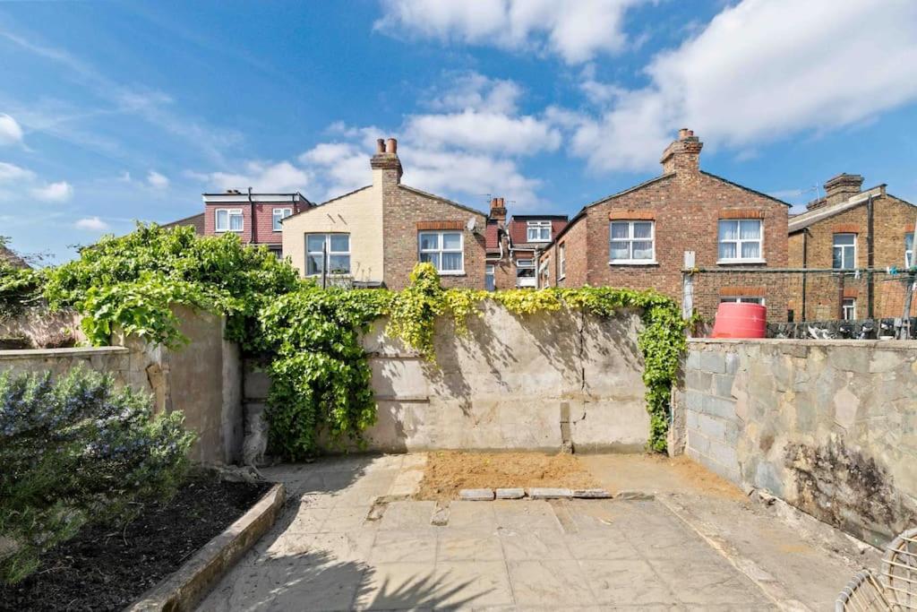 Modern 3 Bed Apartment In Tottenham Londra Esterno foto